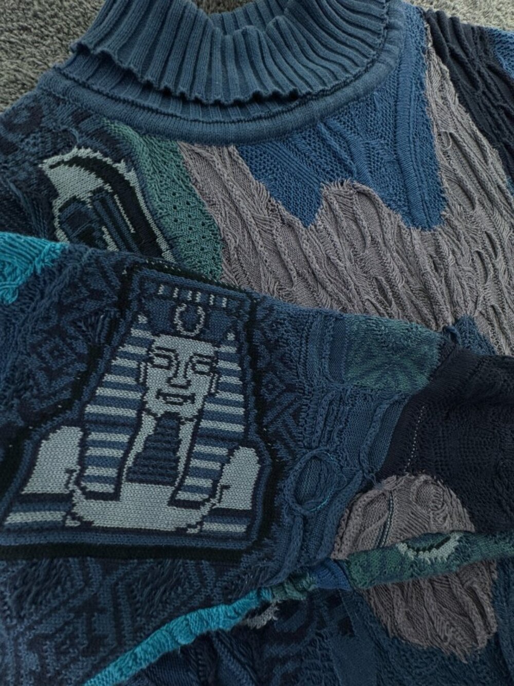 COOGI Australia Egypt Sphinx Pharaoh Women Medium Cotton Blue Knit Mock Neck